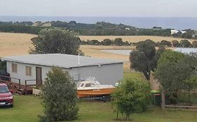 Yolo- Beach-House Views, Near Penguins, Nbn!